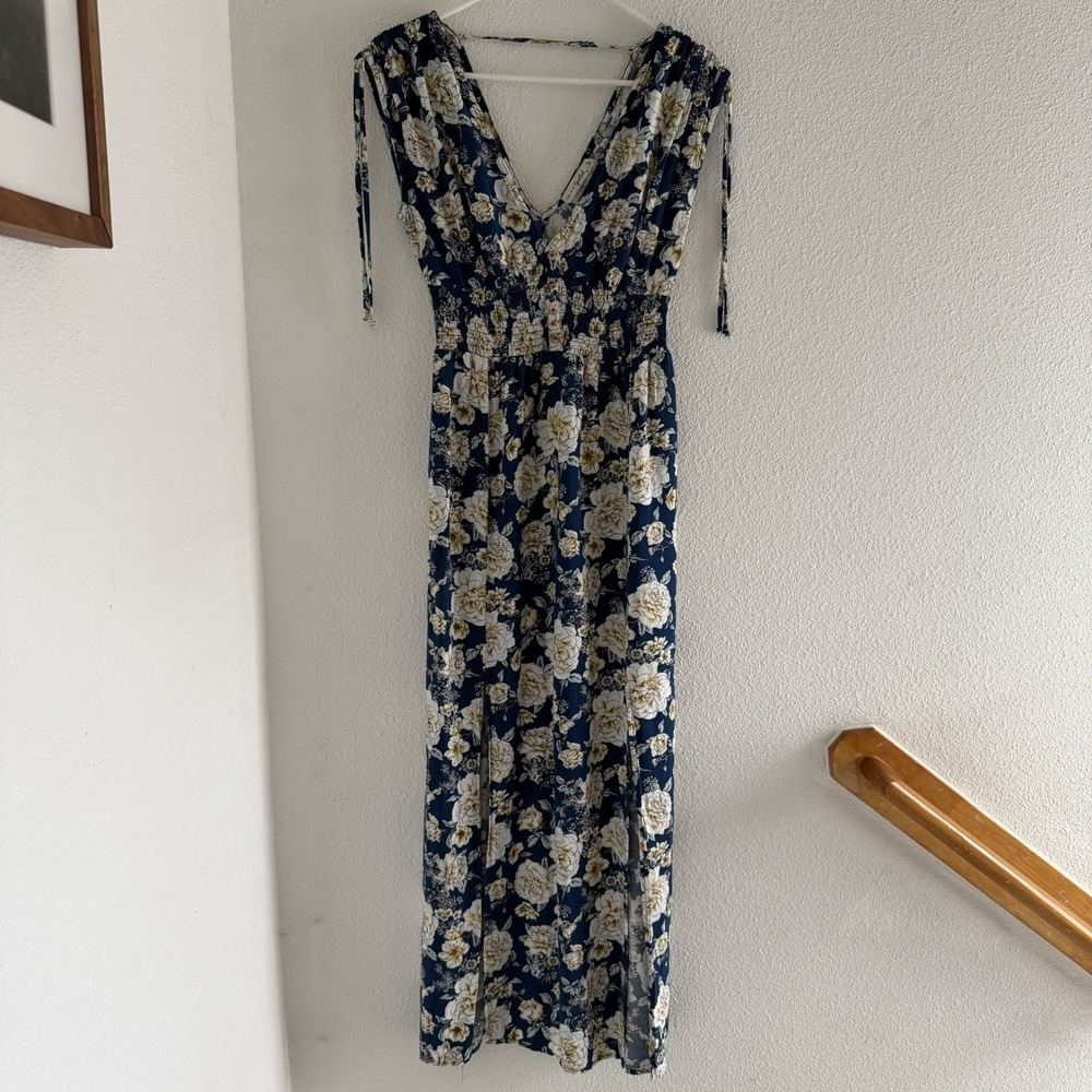 Live To Be Spoiled Size M Floral Sleeveless Maxi Dress V-Neck Front Slit Flowy